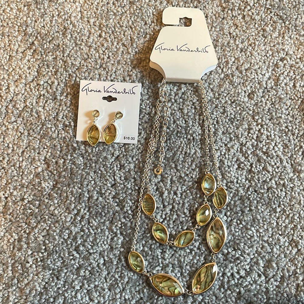 Gloria Vanderbilt Necklace & Earring Set- NWT!